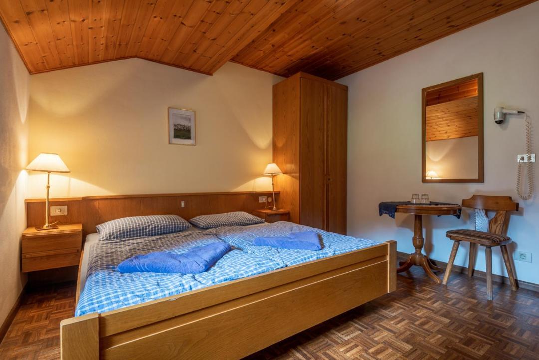 Appartements Pension Sonia Funes  Bagian luar foto